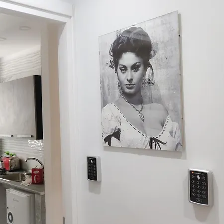 Dantonarooms نابولي